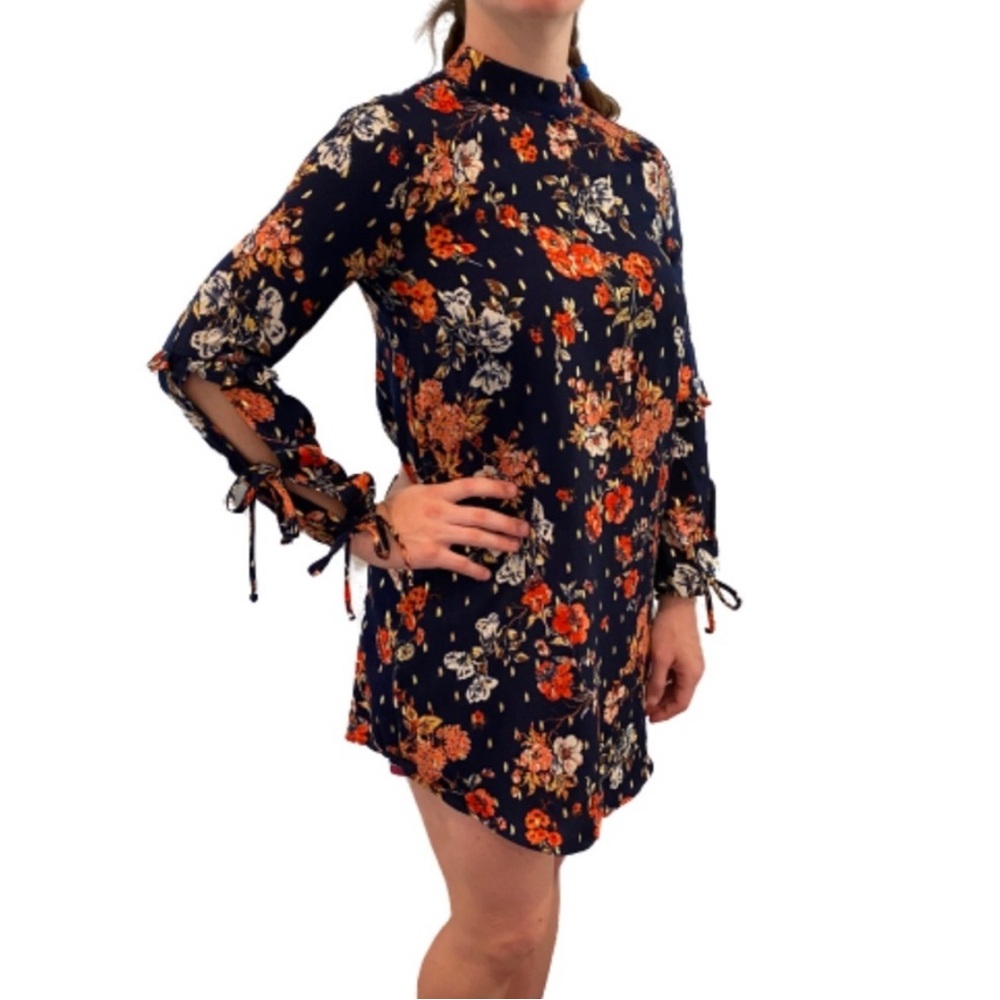 City Triangles Women's Long Sleeve Key Hole Back Dress Size Small